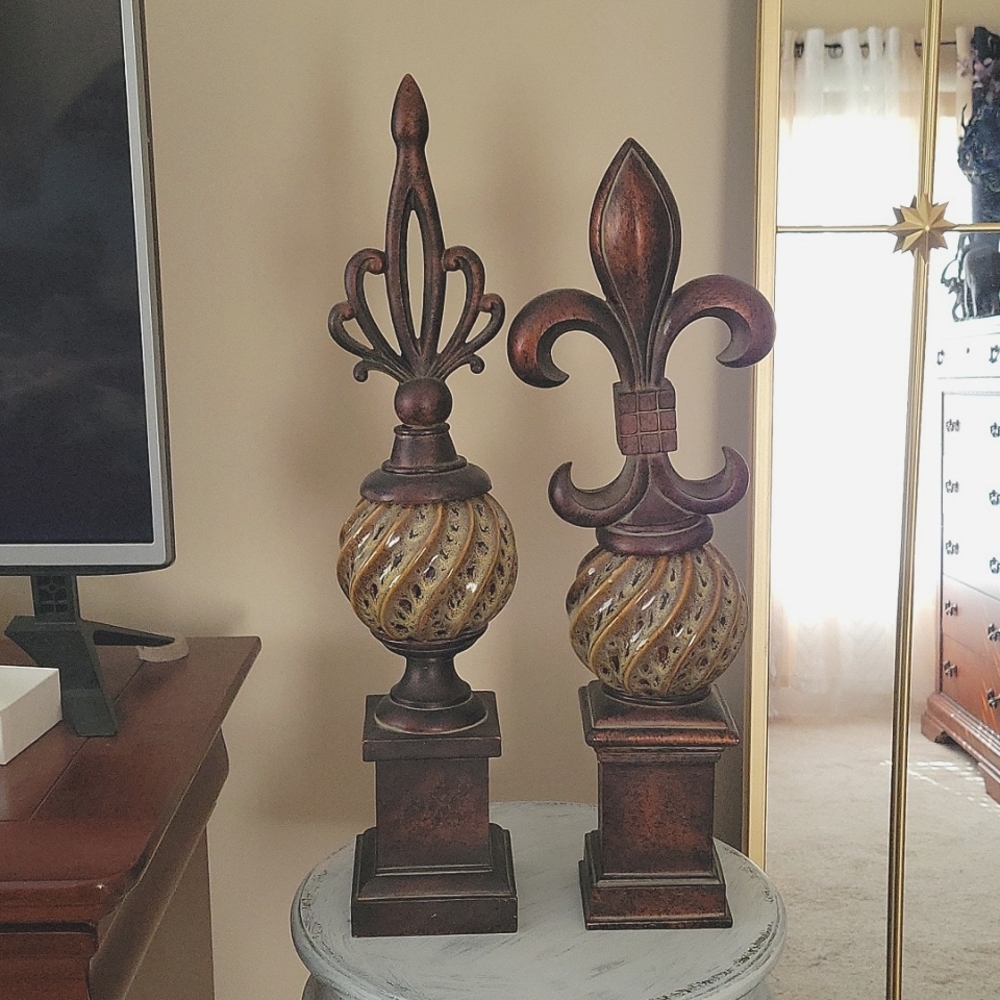 2 Delicate Decor Pieces